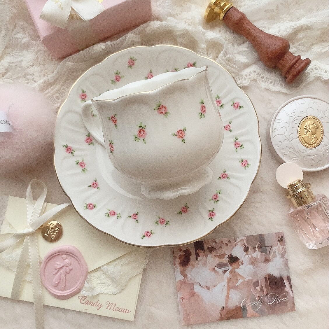 Petite rose cup&saucer