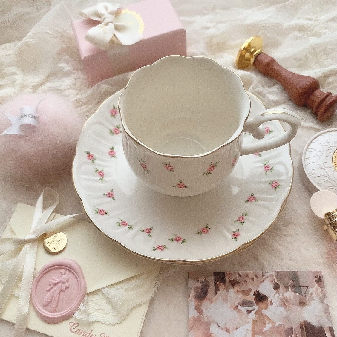 Petite rose cup&saucer