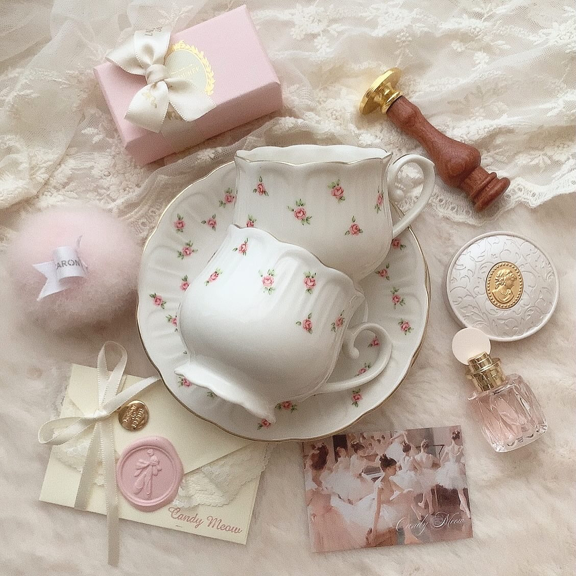 Petite rose cup&saucer