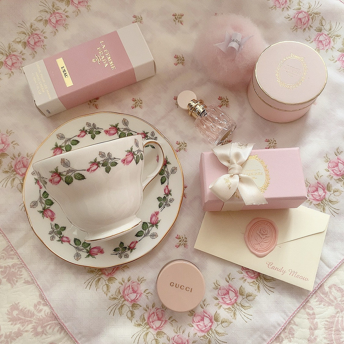 Sweet classic rose cup&saucer