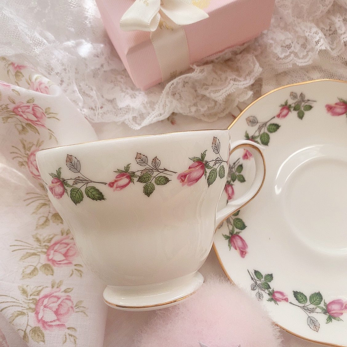 Sweet classic rose cup&saucer