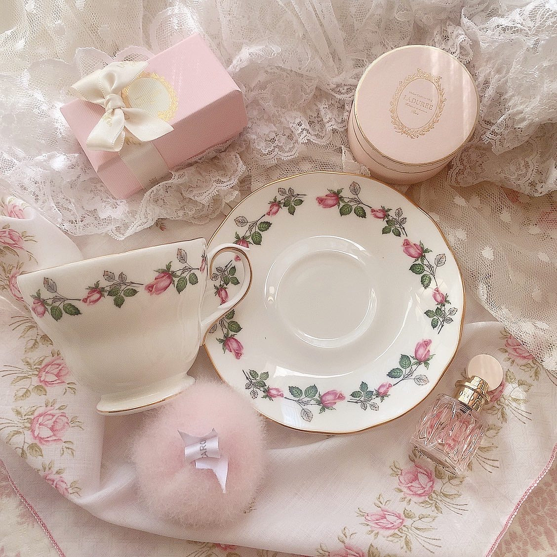 Sweet classic rose cup&saucer