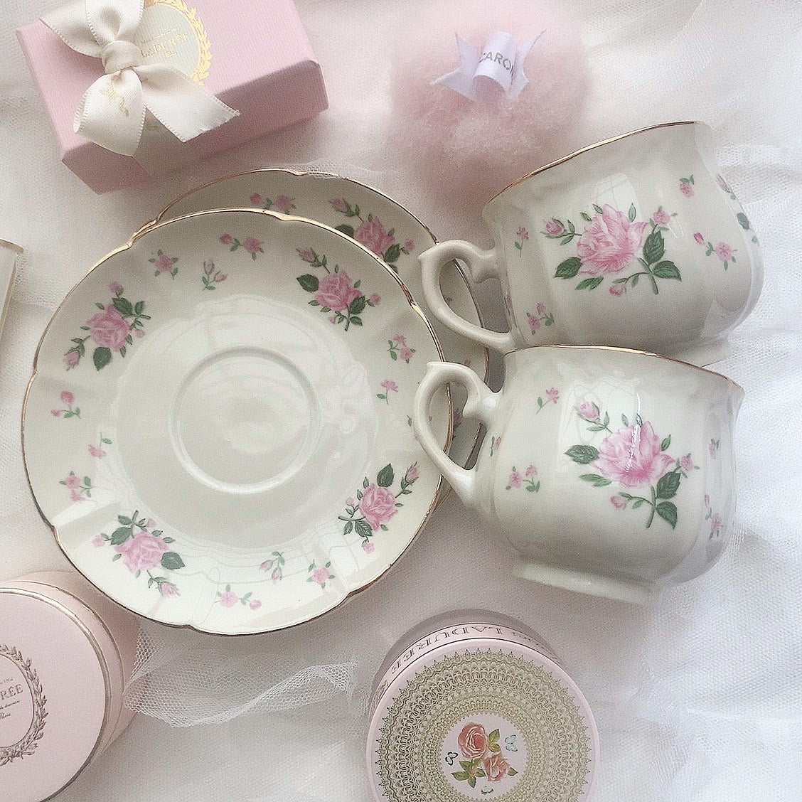 Blooming rose cup&saucer