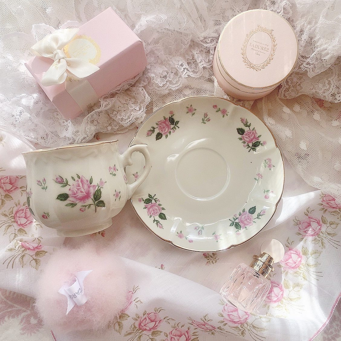 Blooming rose cup&saucer