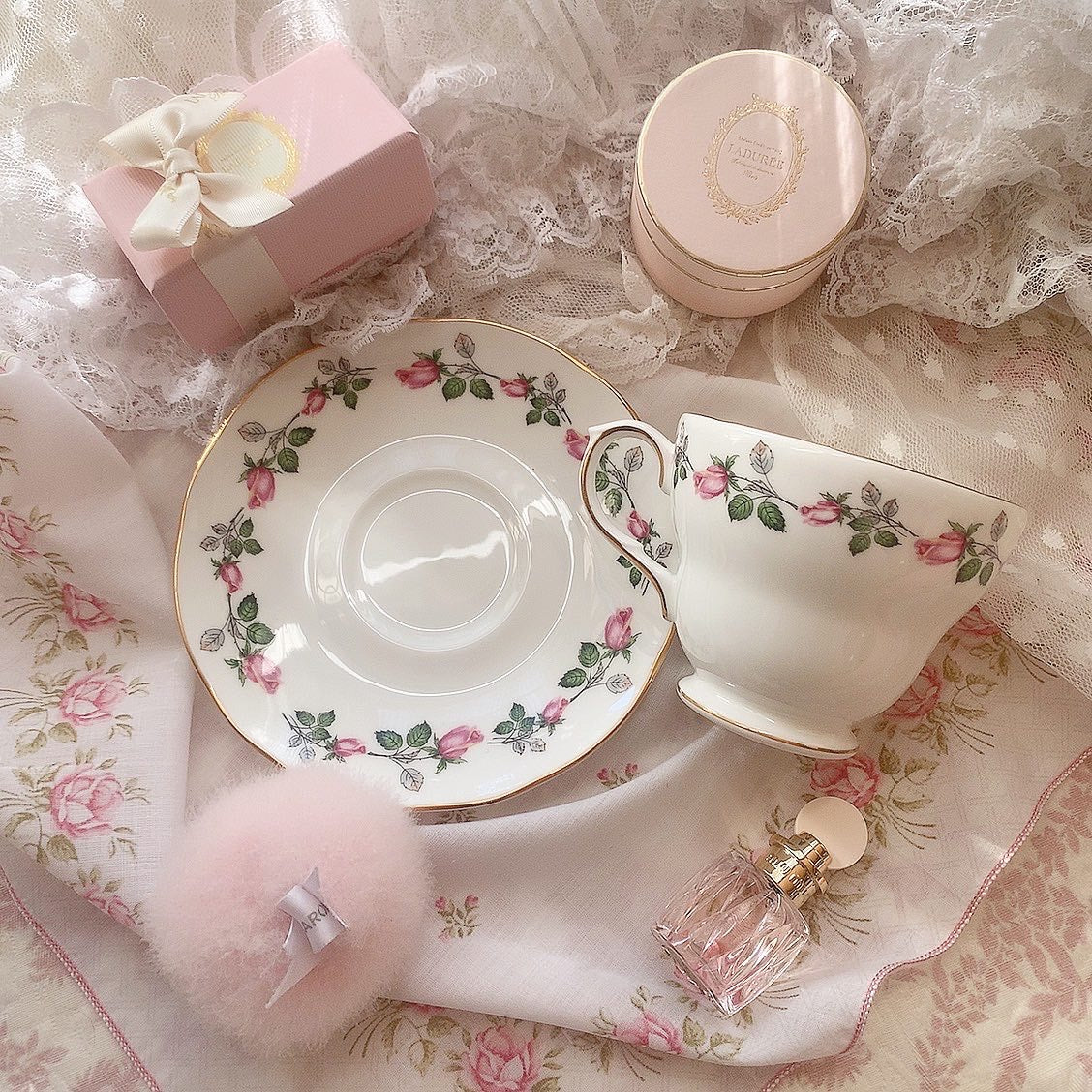 Sweet classic rose cup&saucer