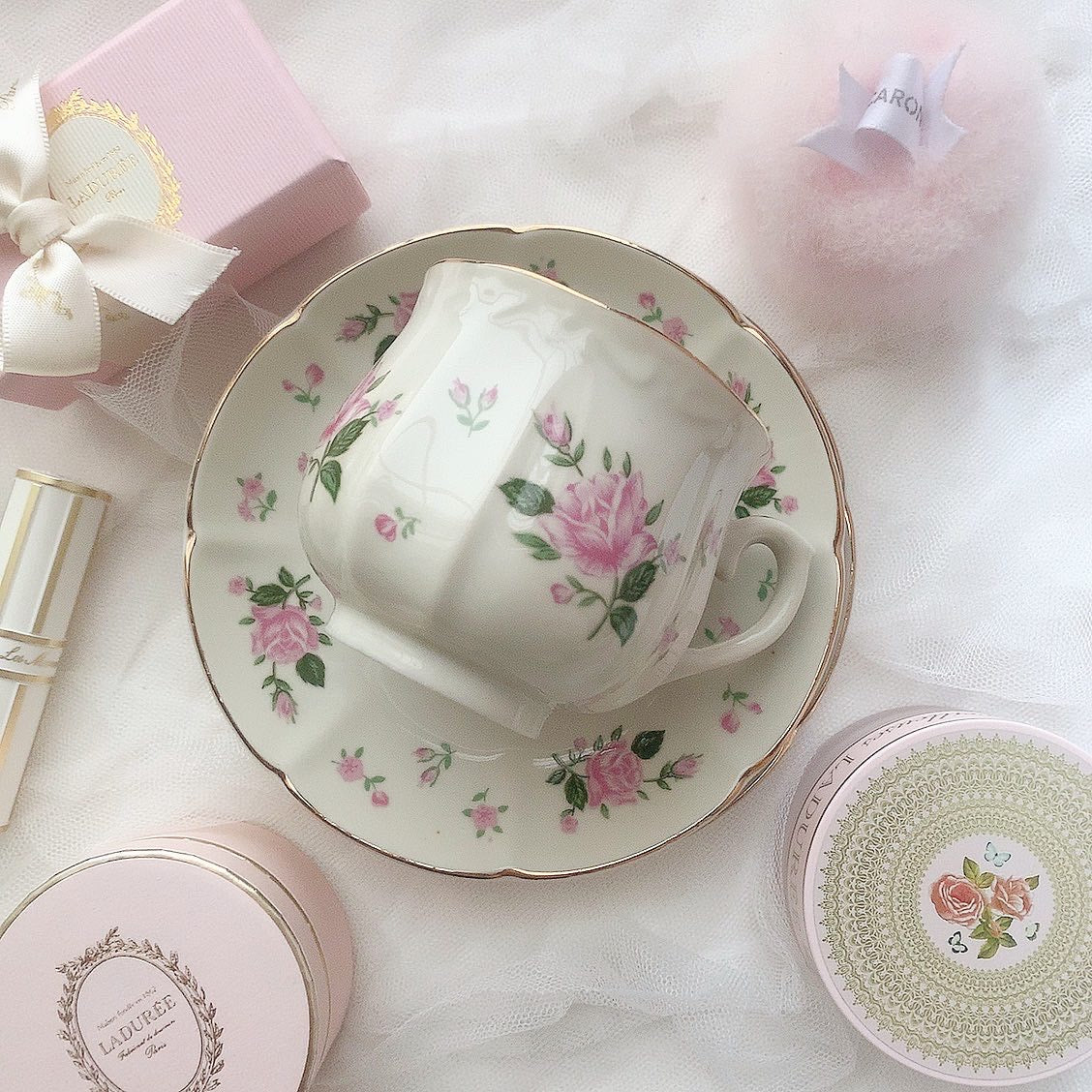 Blooming rose cup&saucer