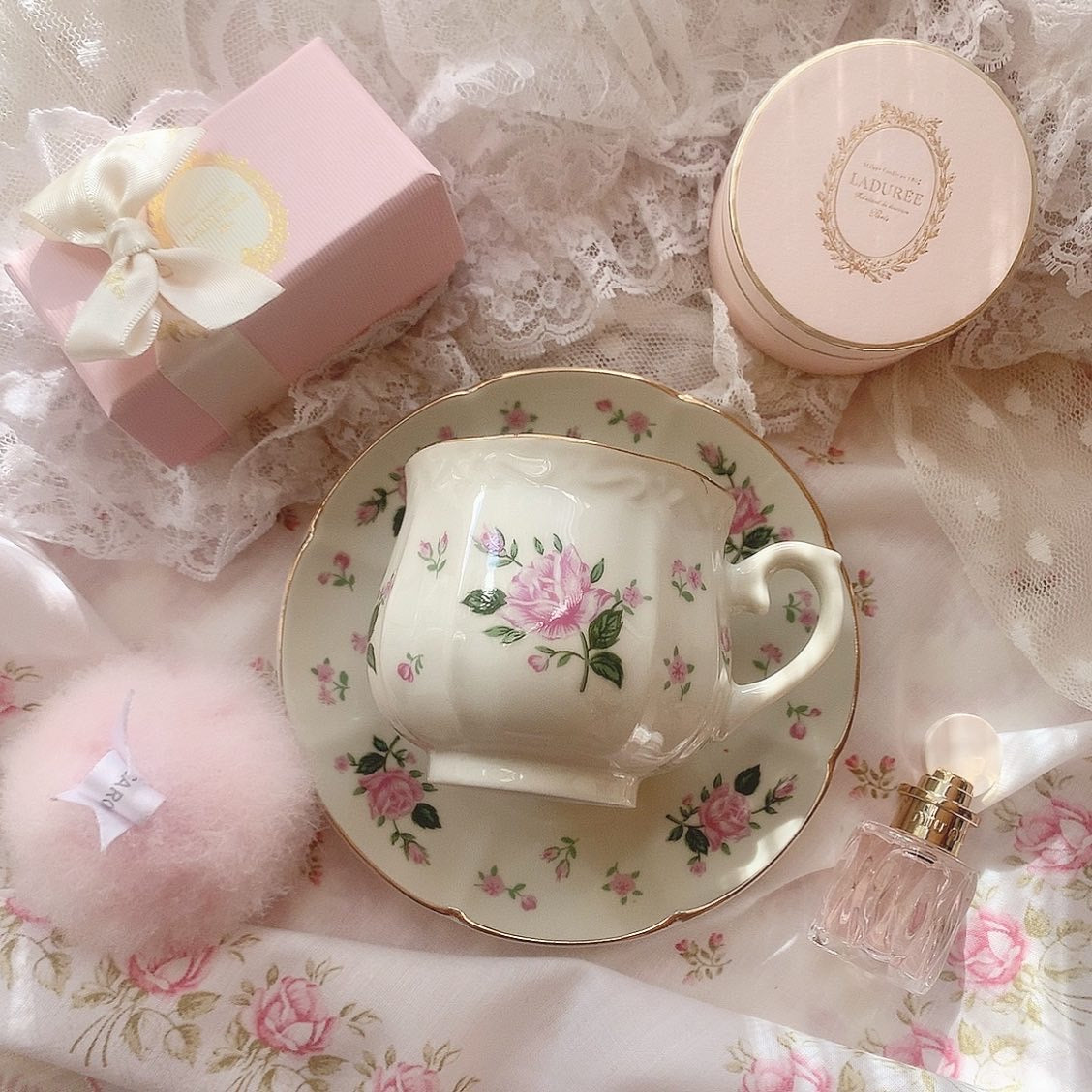 Blooming rose cup&saucer