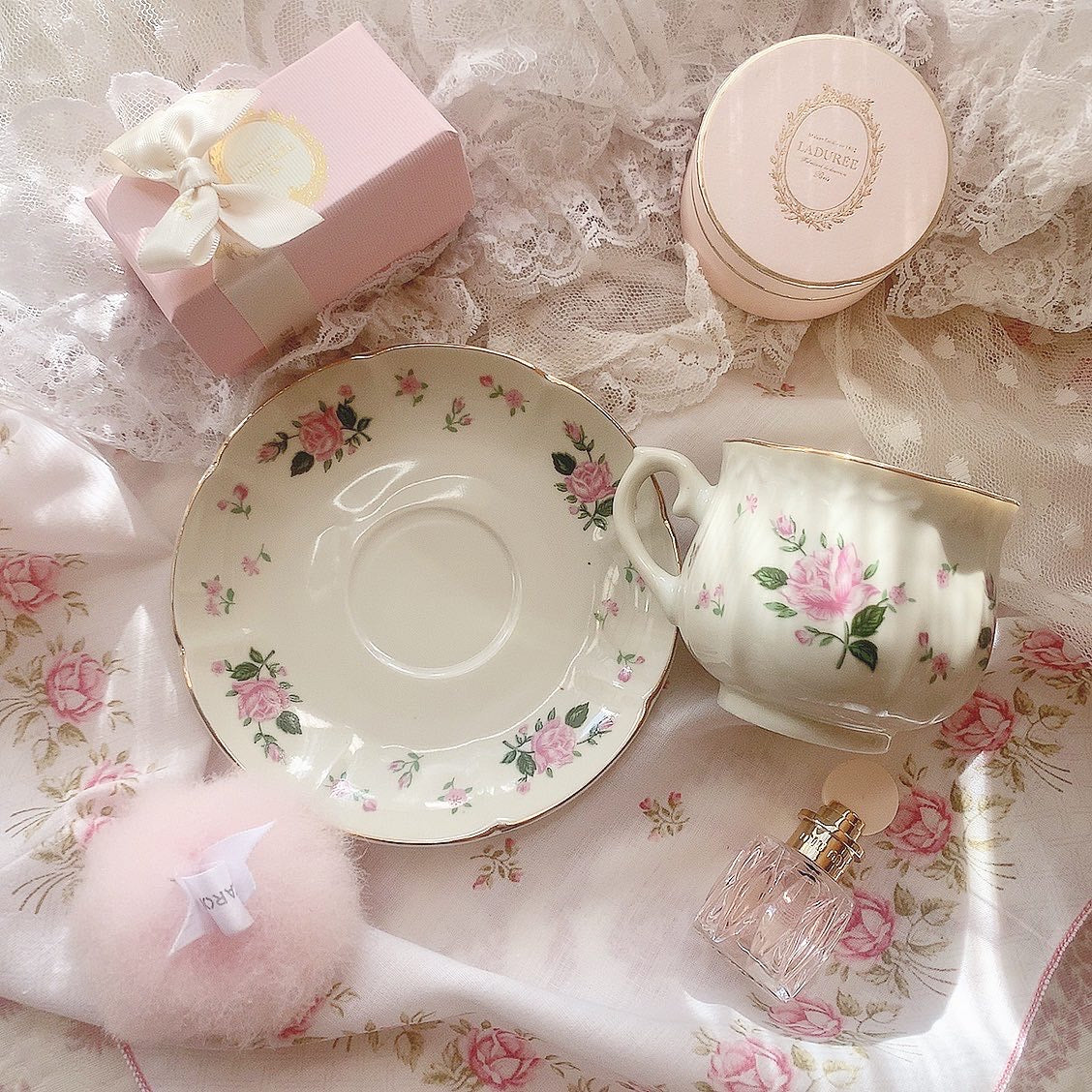 Blooming rose cup&saucer