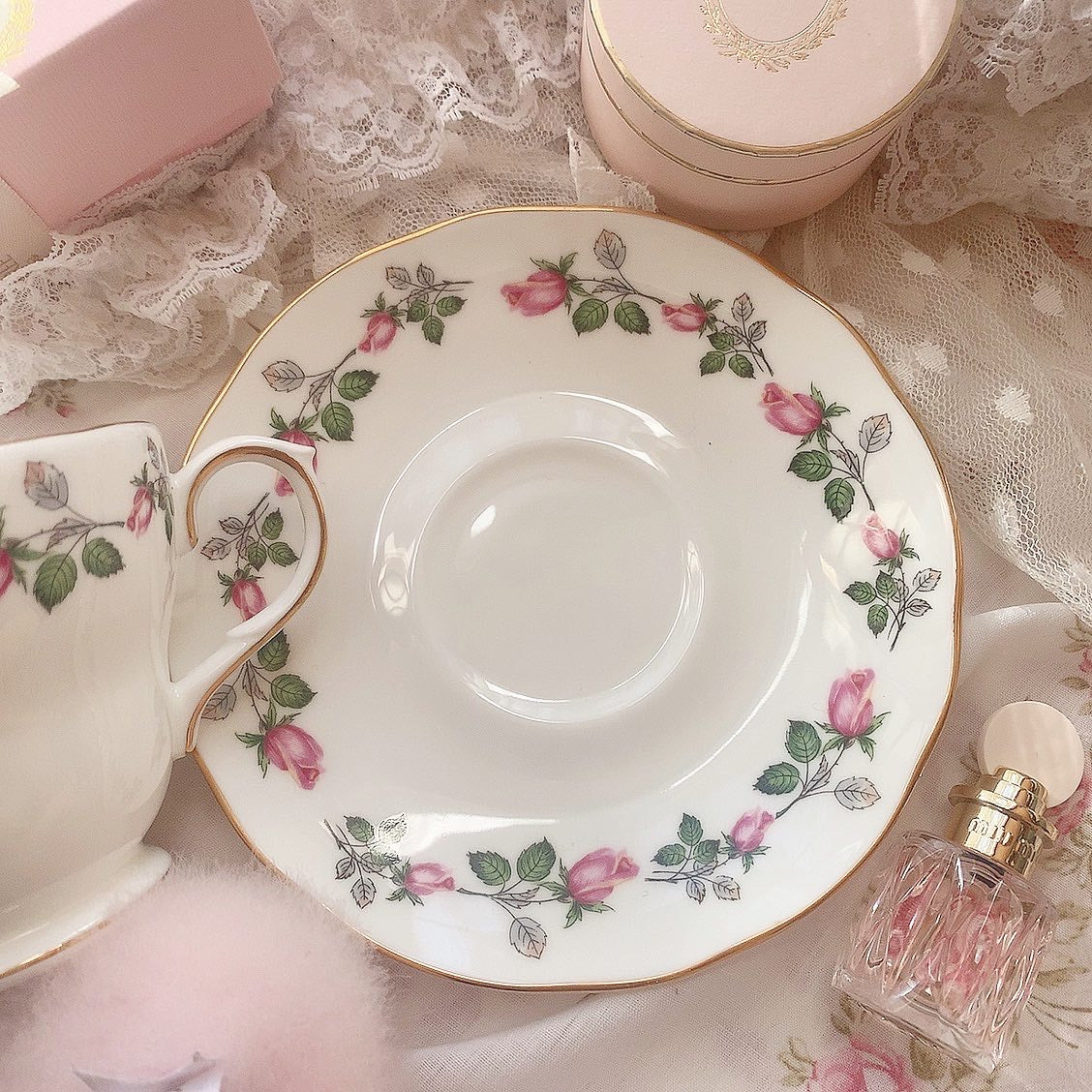 Sweet classic rose cup&saucer